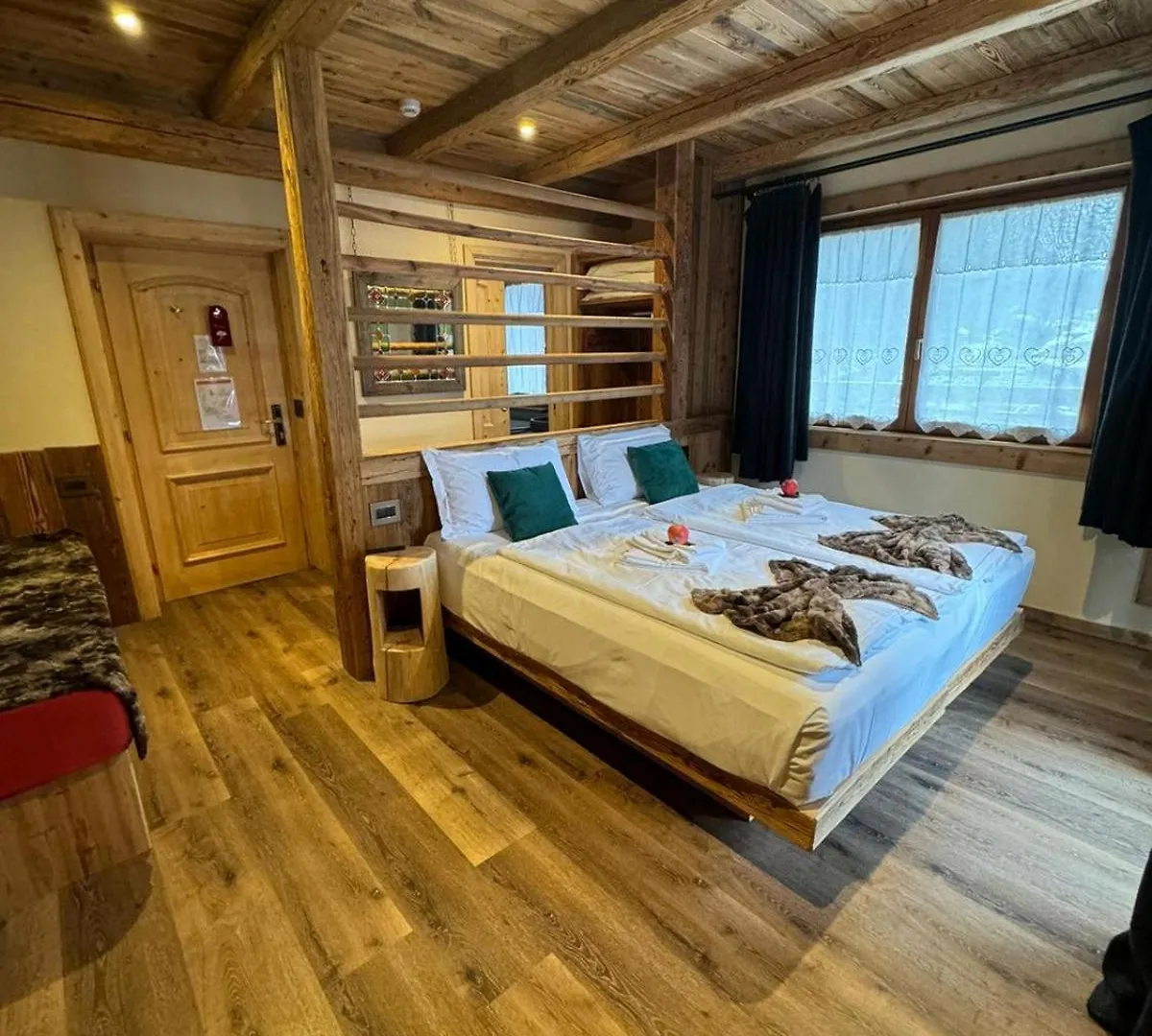 Hotel Ciasa Lorenzi Кортина-д'Ампеццо 3*,