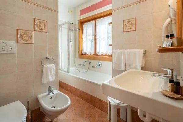 Hotel Ciasa Lorenzi Кортина-д'Ампеццо